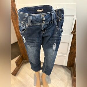 No Boundaries Women’s Cropped Jeans Size 15 Dark Blue Embroidered Pockets